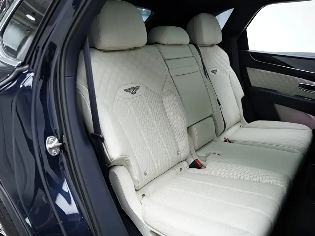 Bentley Bentayga 2021 из CN, фото 9