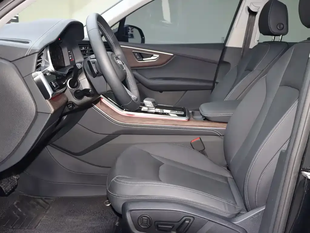 Audi Q7 2025 из CN, фото 4