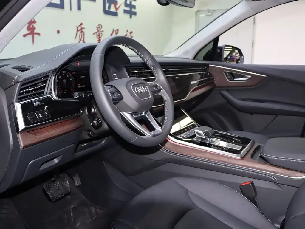 Audi Q7 2025 из CN, фото 6