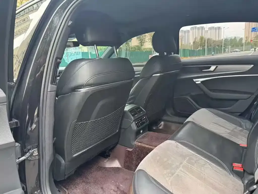 Audi A6L 2022 из CN, фото 5
