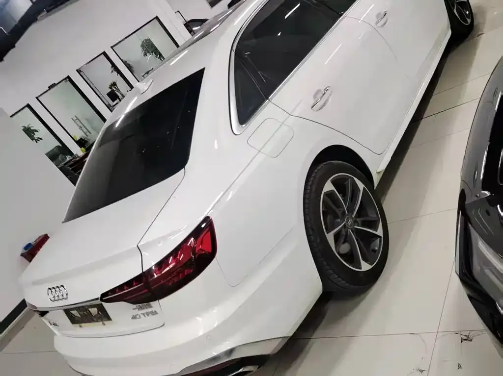 Audi A4L 2021 из CN, фото 5