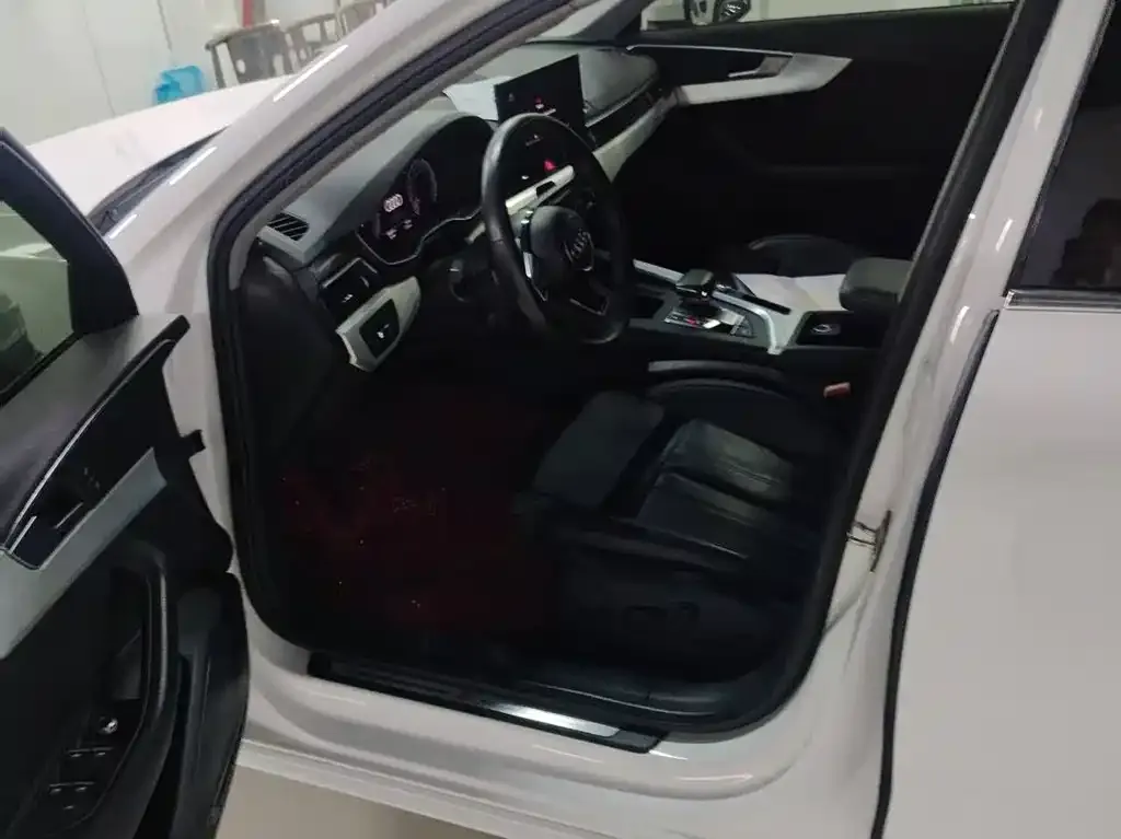 Audi A4L 2021 из CN, фото 7