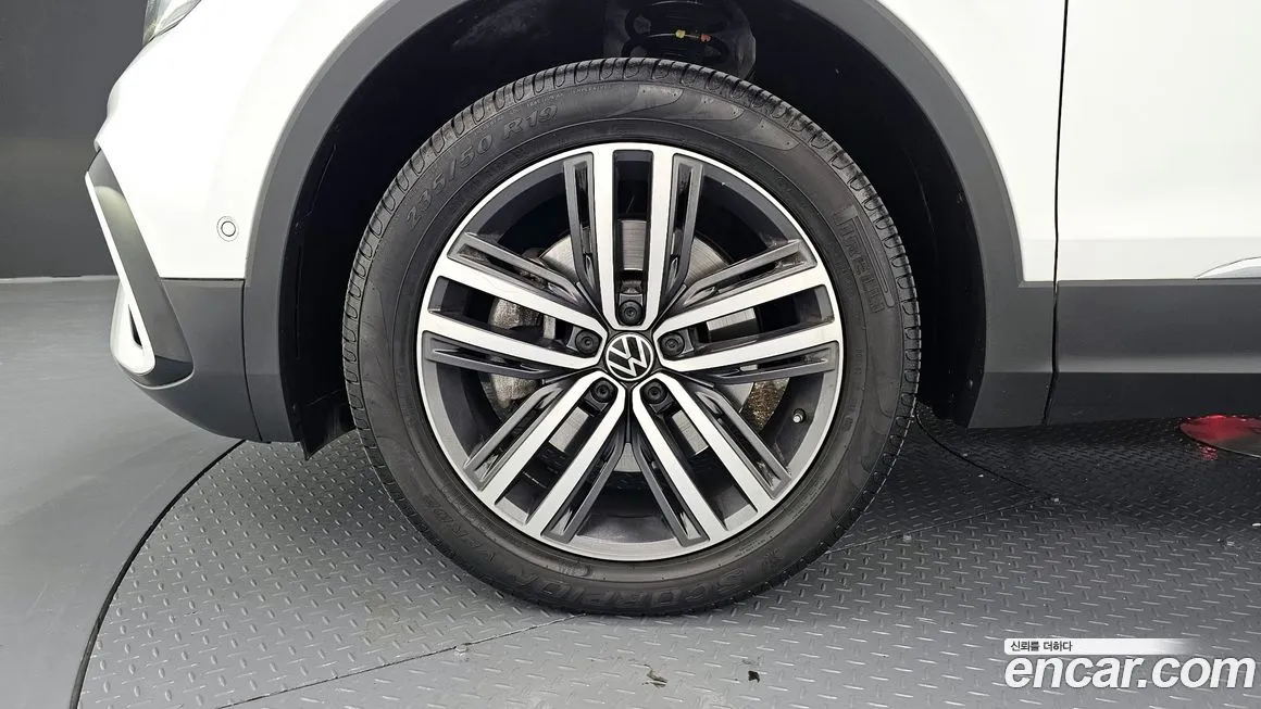 Volkswagen Tiguan — фото 5