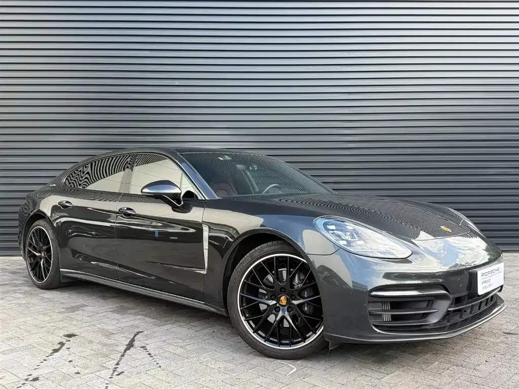 Porsche Panamera — фото 1