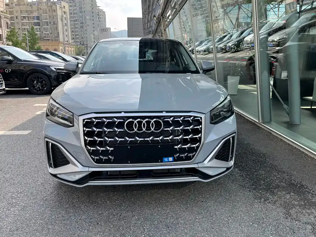 Audi Q2L 2025 из CN, фото 2