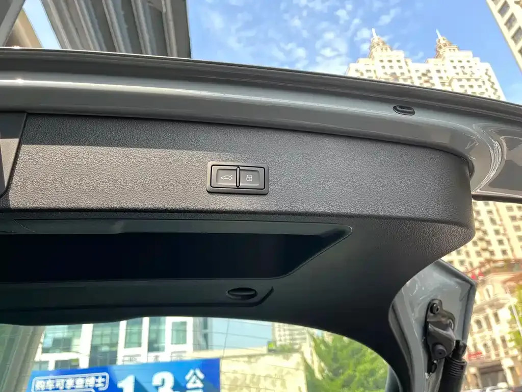 Audi Q2L 2025 из CN, фото 4