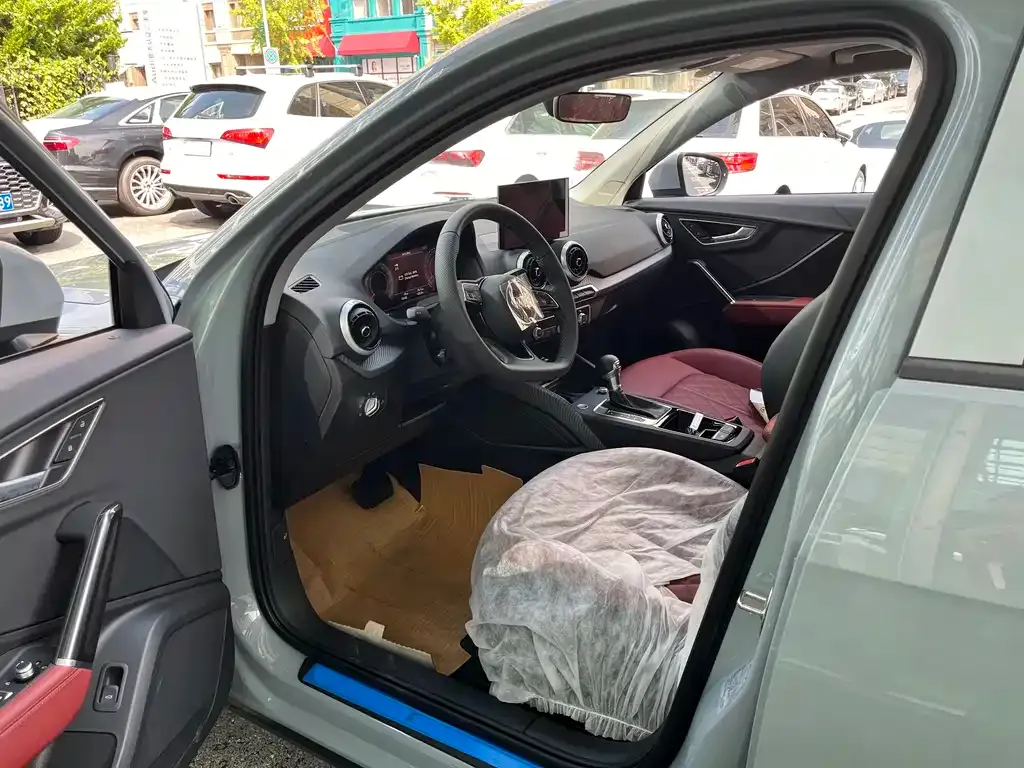 Audi Q2L 2025 из CN, фото 8