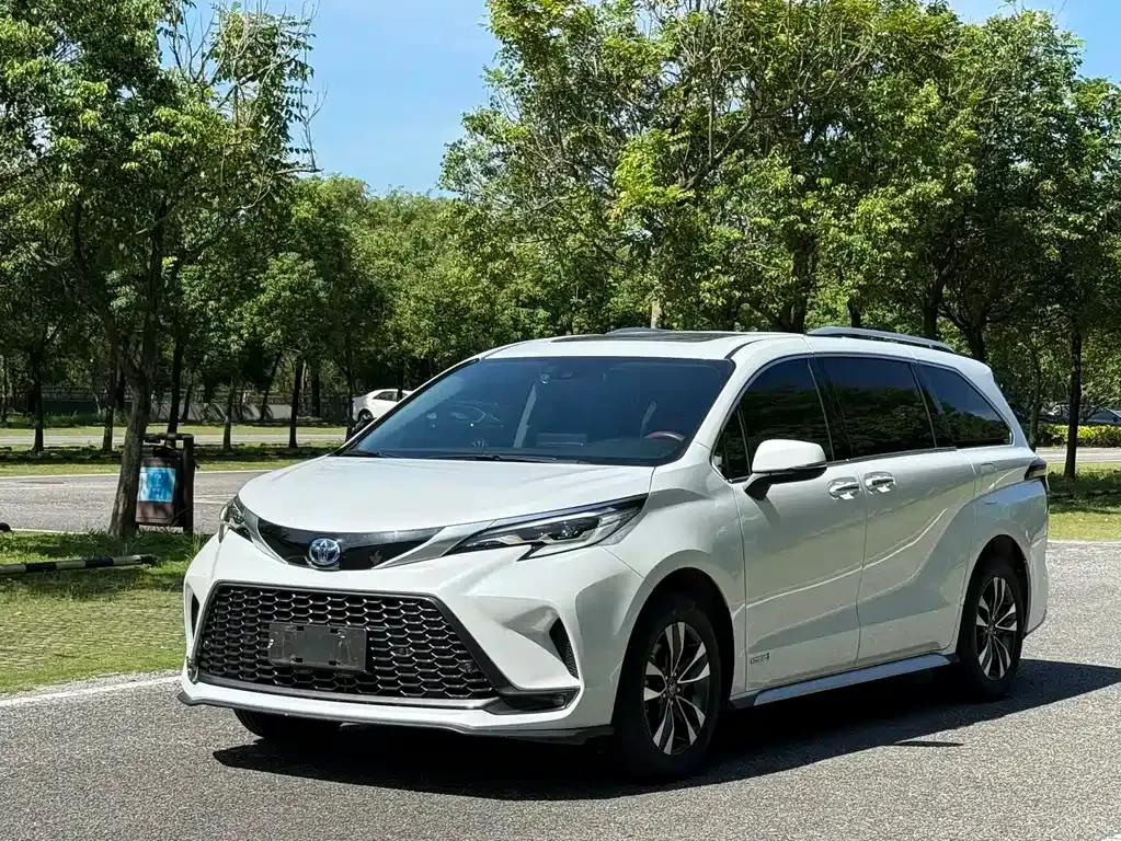 Toyota Granvia 2023 из CN, фото 1