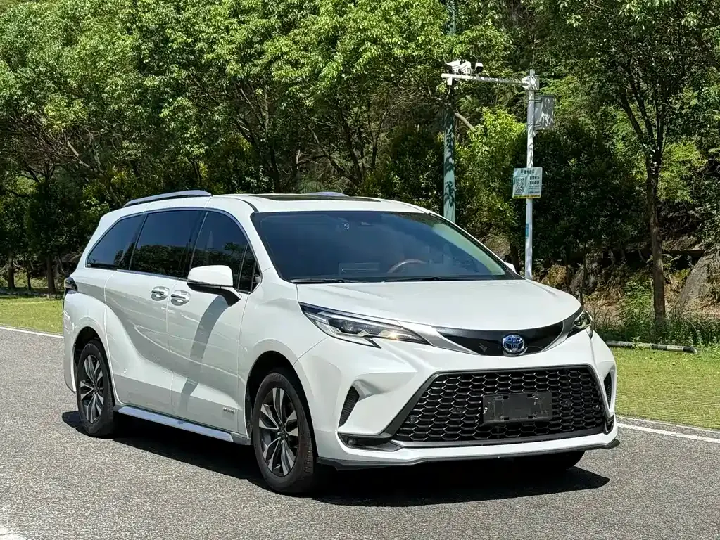Toyota Granvia 2023 из CN, фото 3