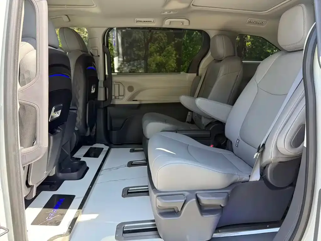 Toyota Granvia 2023 из CN, фото 6