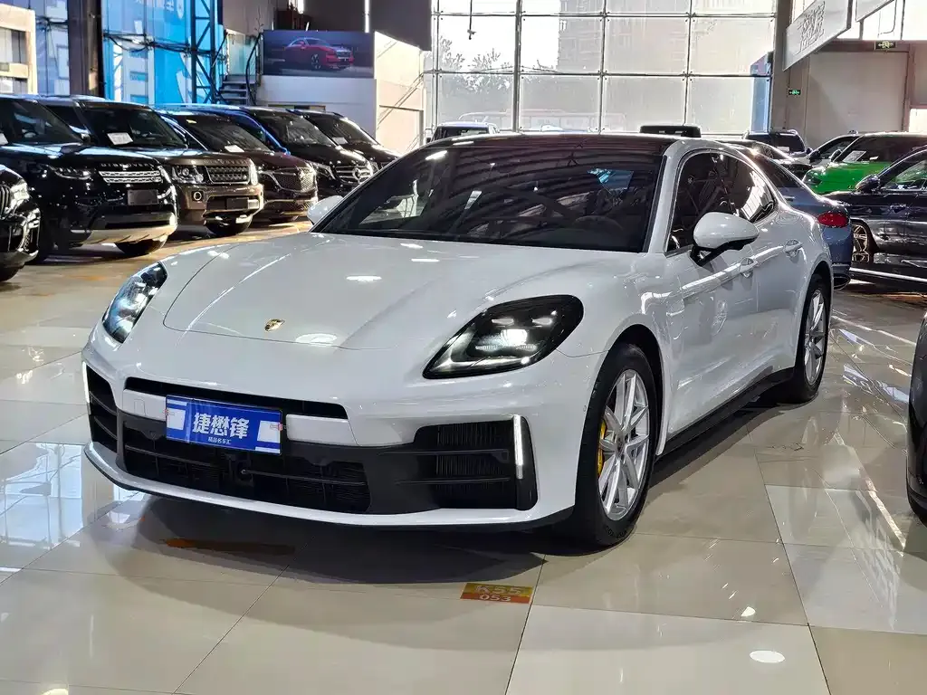 Porsche Panamera — фото 1