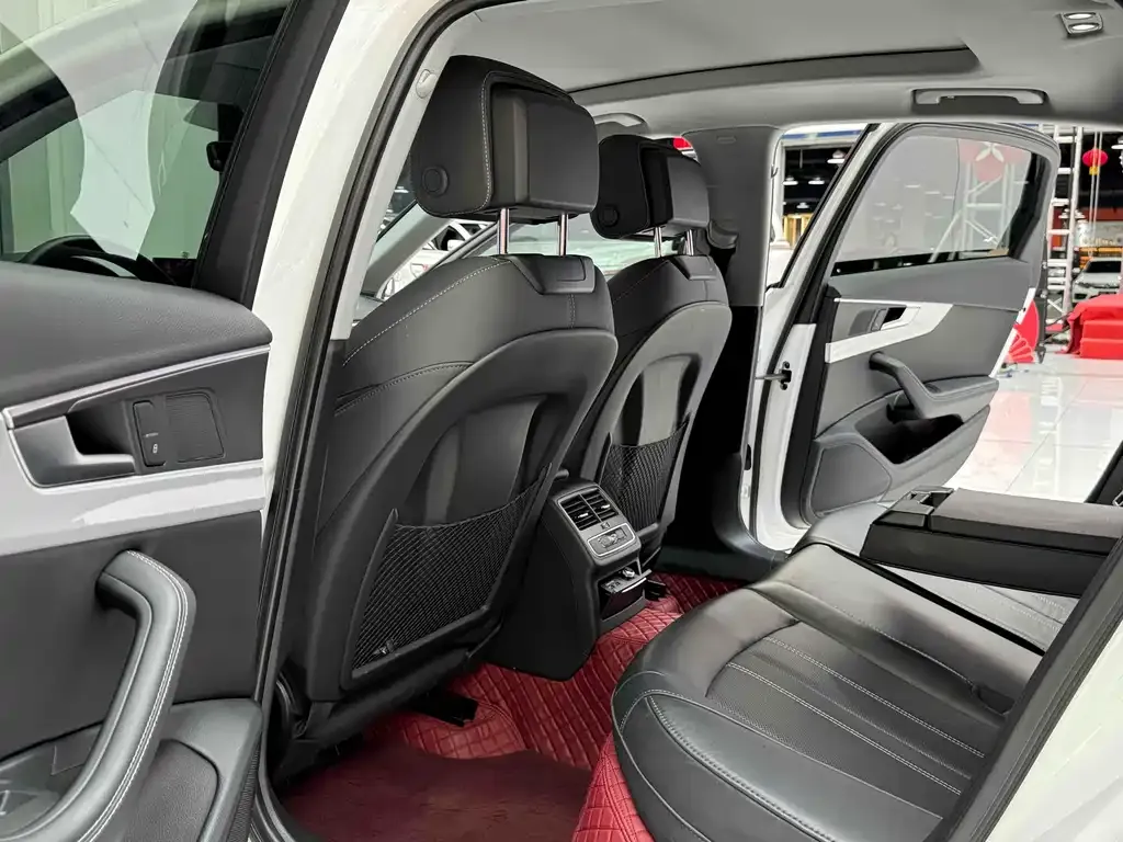 Audi A4L 2023 из CN, фото 6