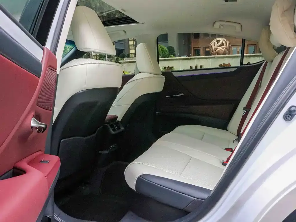 Lexus ES 2025 из CN, фото 6