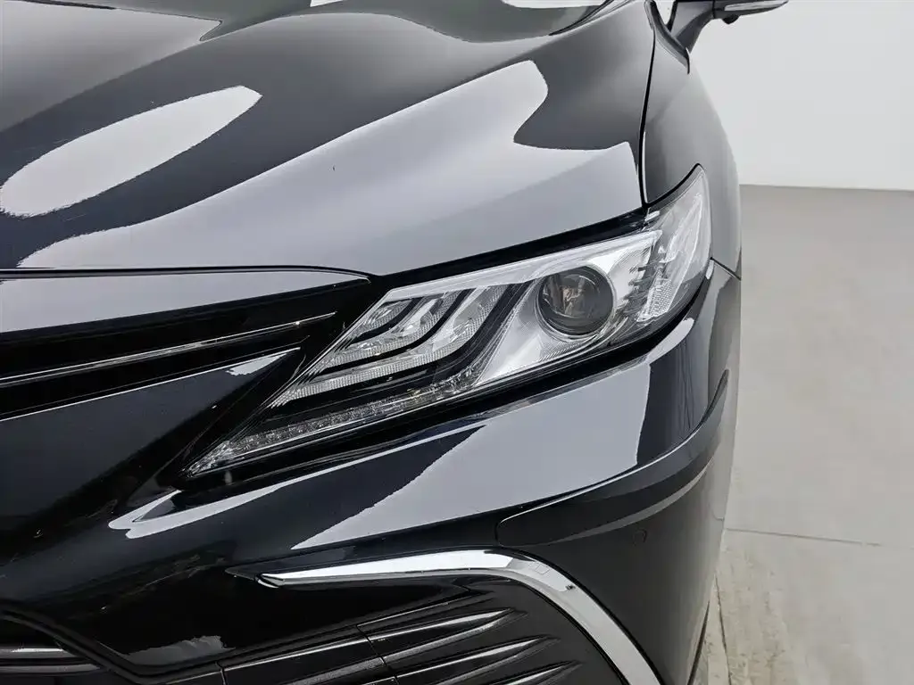 Toyota Camry — фото 7