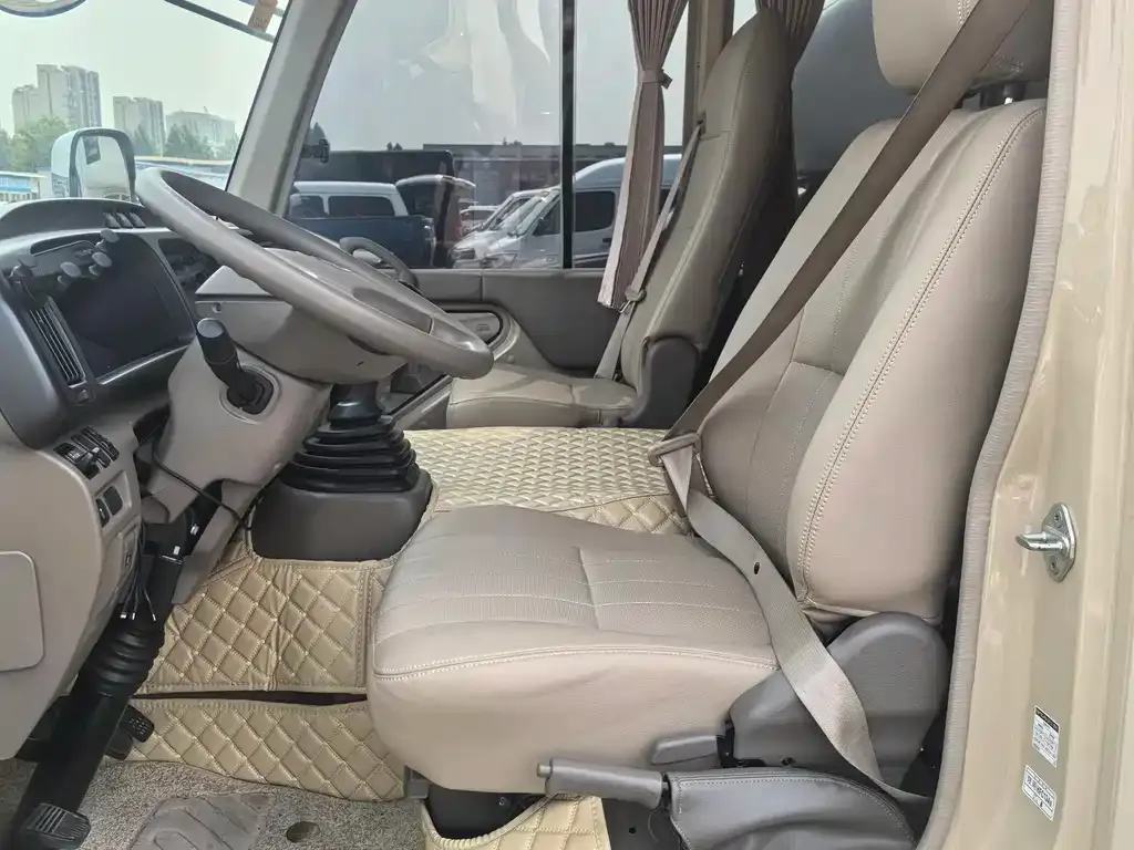 Toyota Coaster 2021 из CN, фото 8