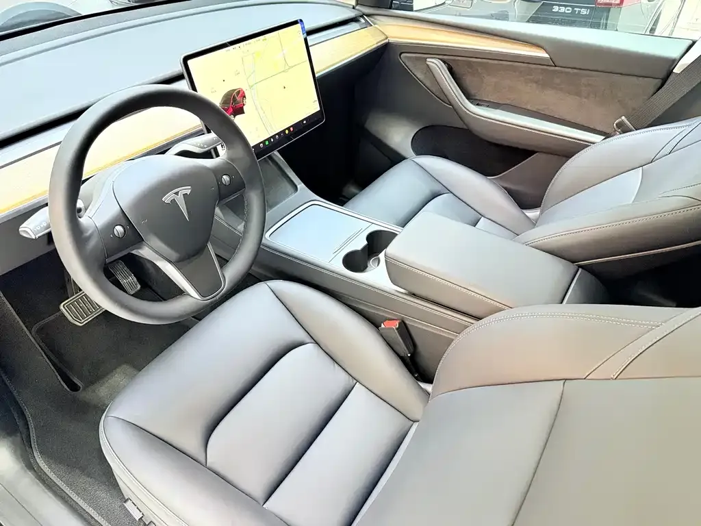 Tesla Model Y — фото 5