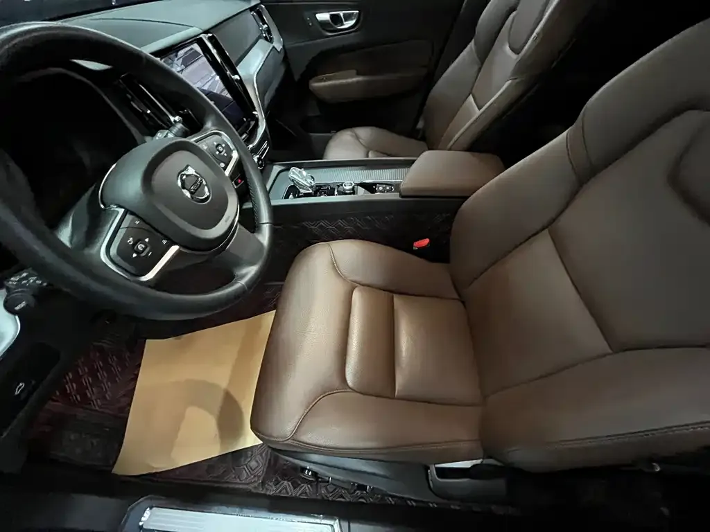 Volvo XC60 2023 из CN, фото 7