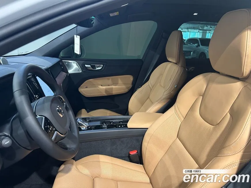 Volvo XC60 — фото 10