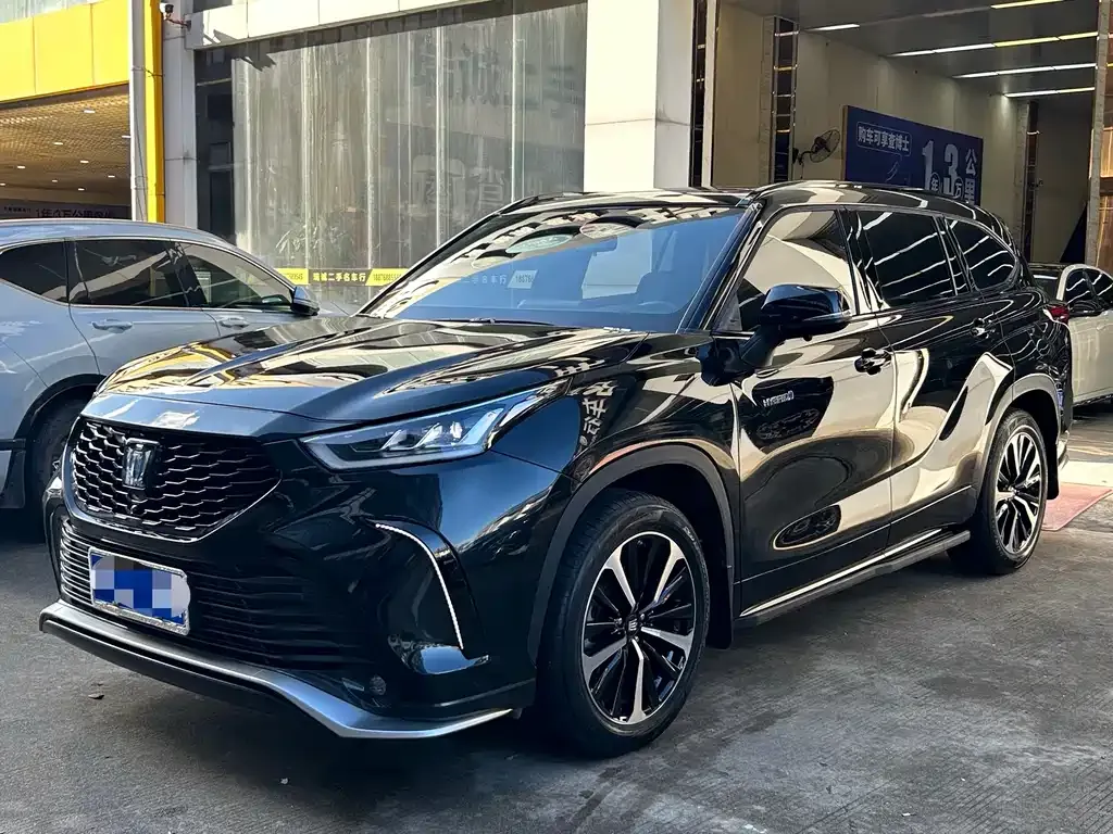 Toyota Crown Kluger 2024 из CN, фото 1
