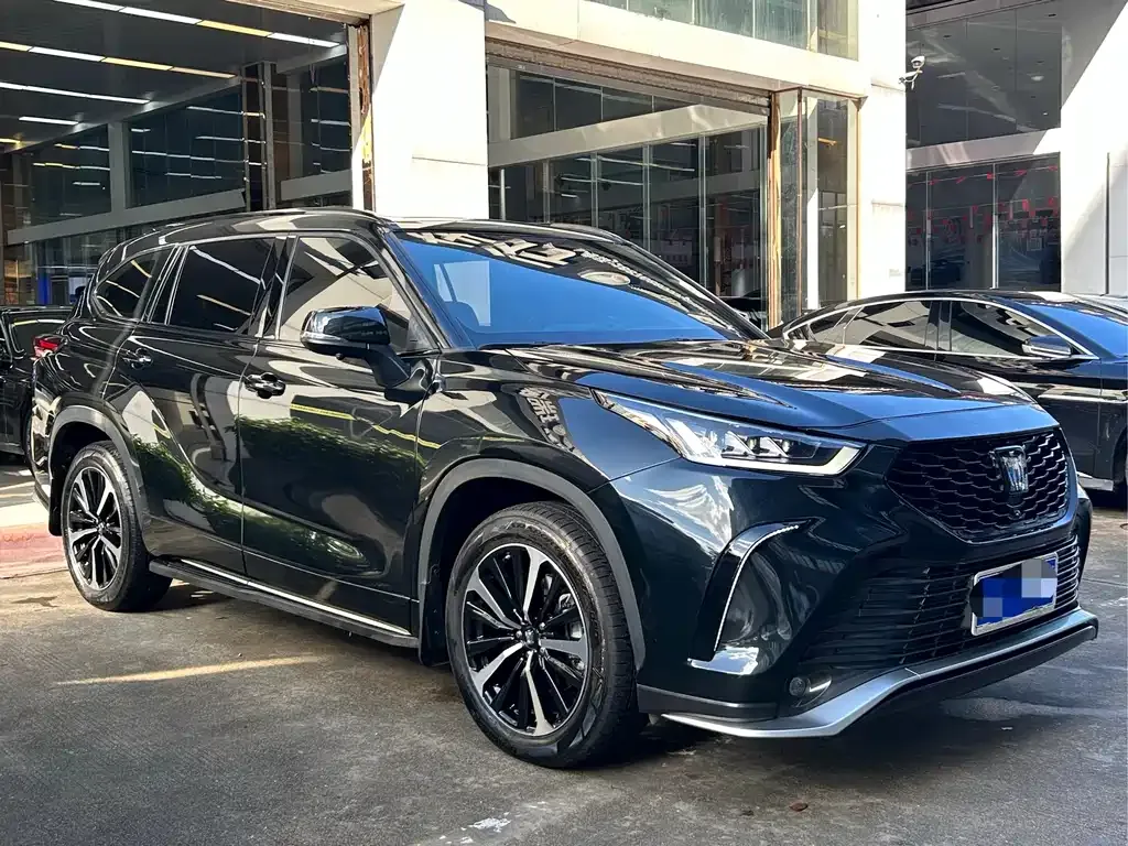 Toyota Crown Kluger 2024 из CN, фото 3