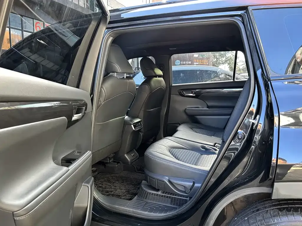 Toyota Crown Kluger 2024 из CN, фото 5