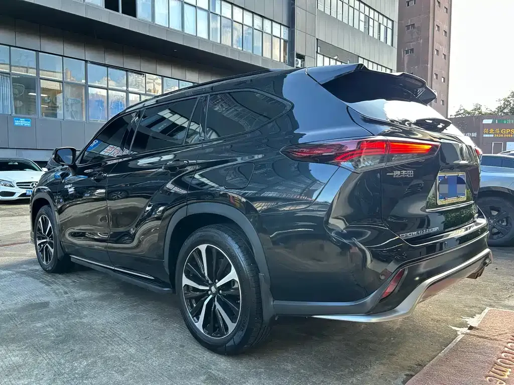 Toyota Crown Kluger 2024 из CN, фото 7