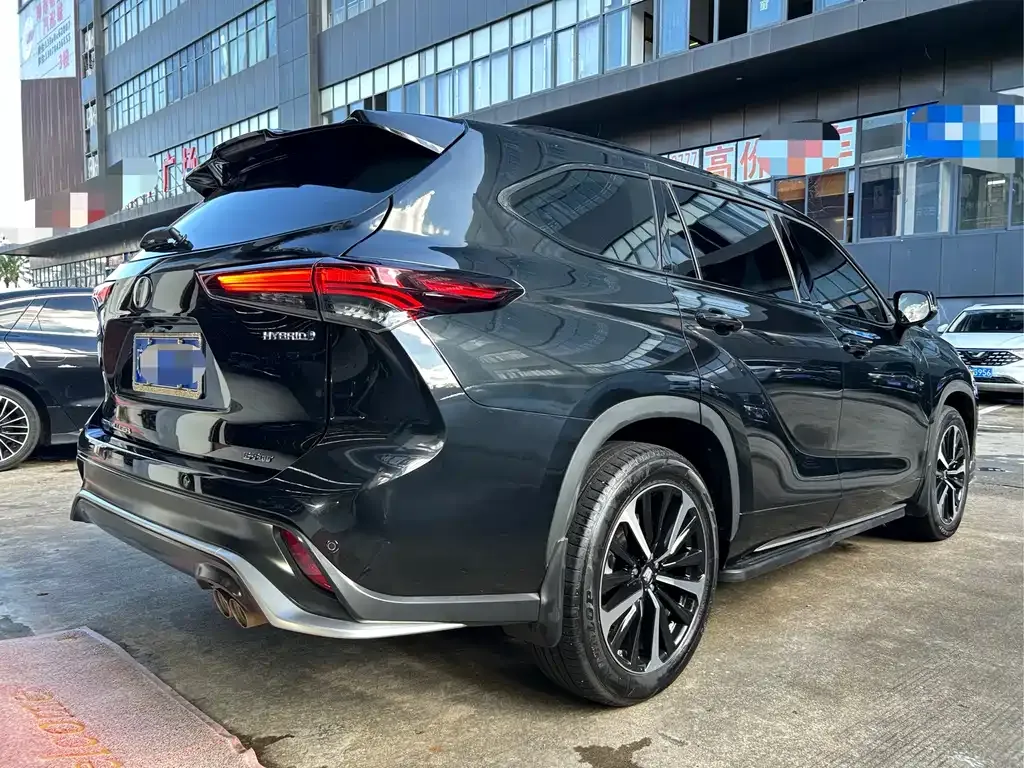 Toyota Crown Kluger 2024 из CN, фото 9