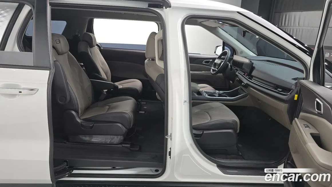 Kia Carnival — фото 10