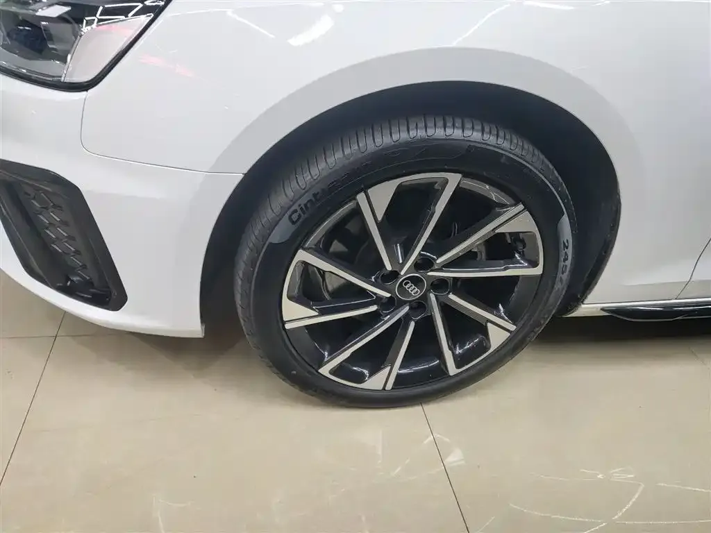 Audi A4L 2023 из CN, фото 5