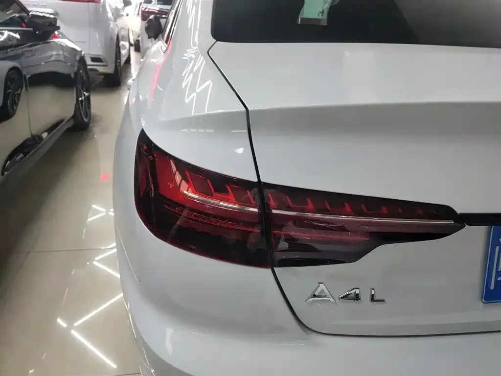 Audi A4L 2023 из CN, фото 7