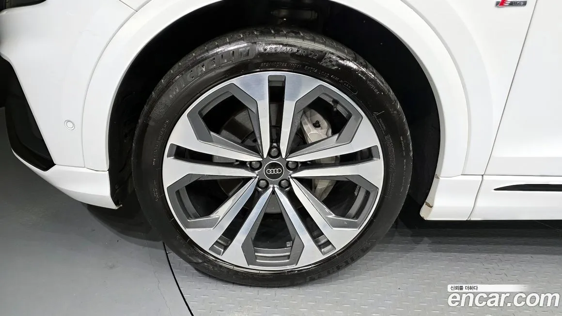 Audi Q8 2023 из KR, фото 5