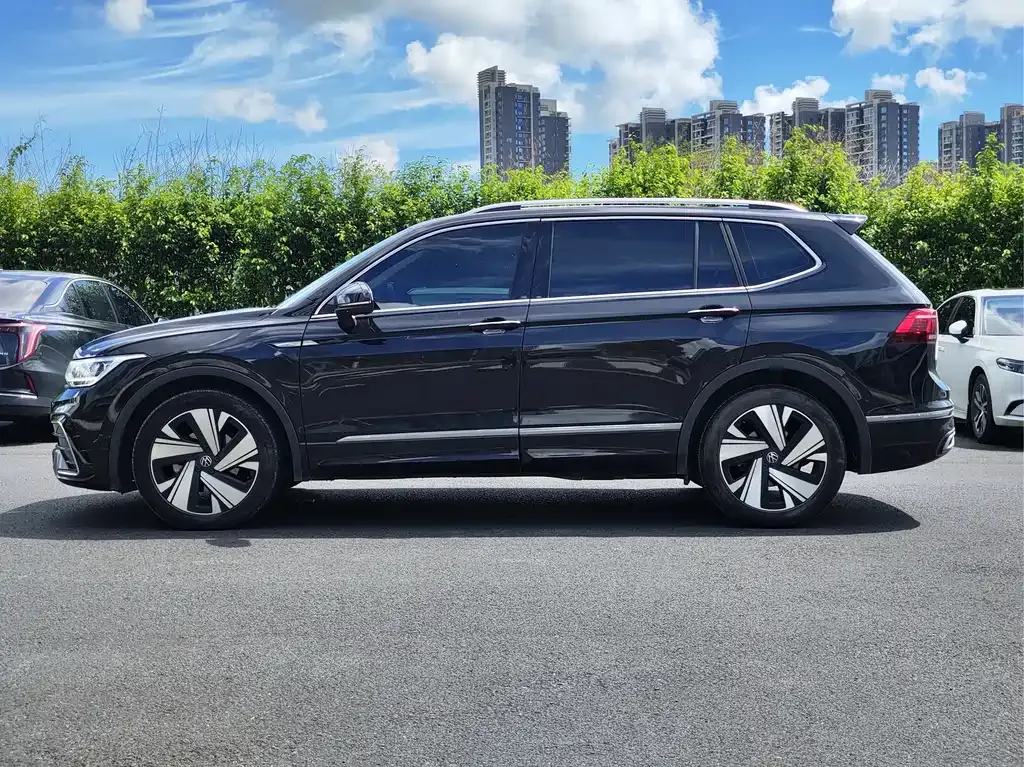Volkswagen Tiguan L 2023 из CN, фото 3