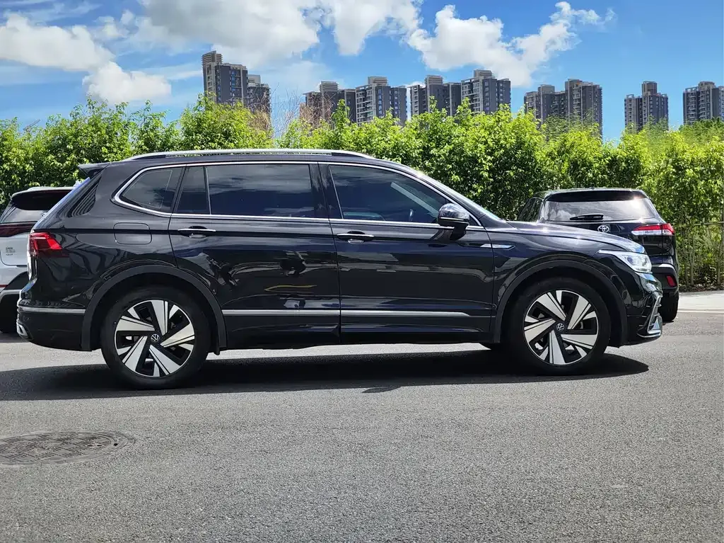 Volkswagen Tiguan L 2023 из CN, фото 8
