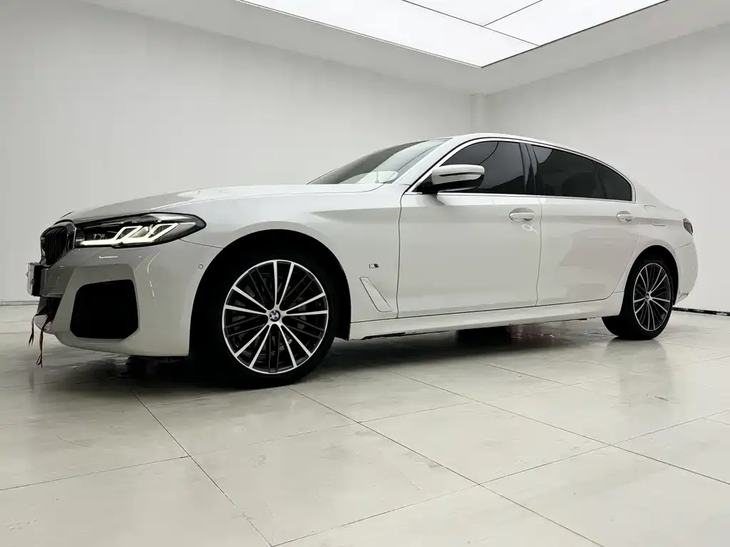 BMW 5 Series — фото 2