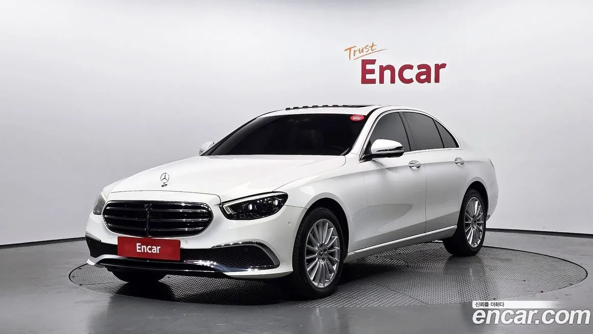 Mercedes-Benz E-Class — фото 1