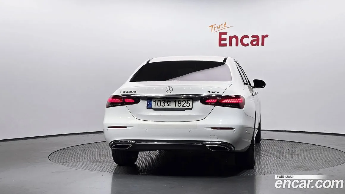 Mercedes-Benz E-Class — фото 4
