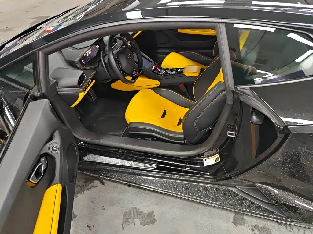 Lamborghini Huracan 2023 из CN, фото 3