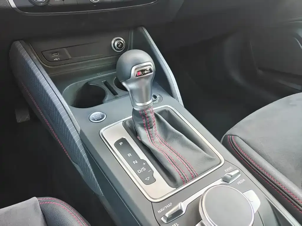 Audi Q2L 2024 из CN, фото 9