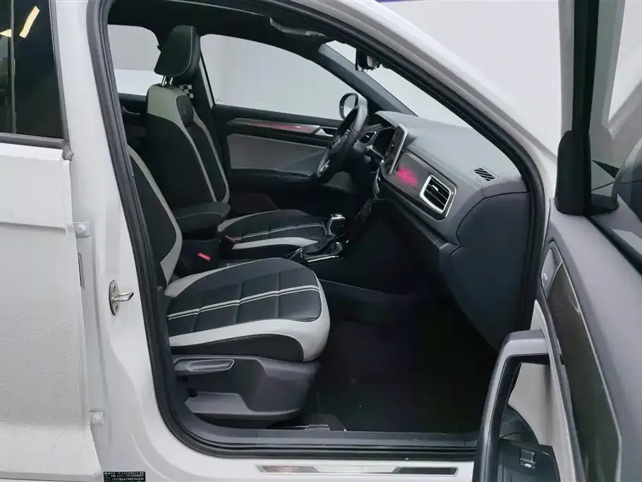 Volkswagen T-Roc 2024 из CN, фото 8