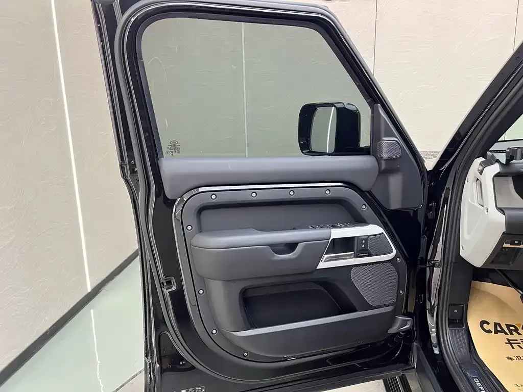 Land Rover Defender 2024 из CN, фото 3