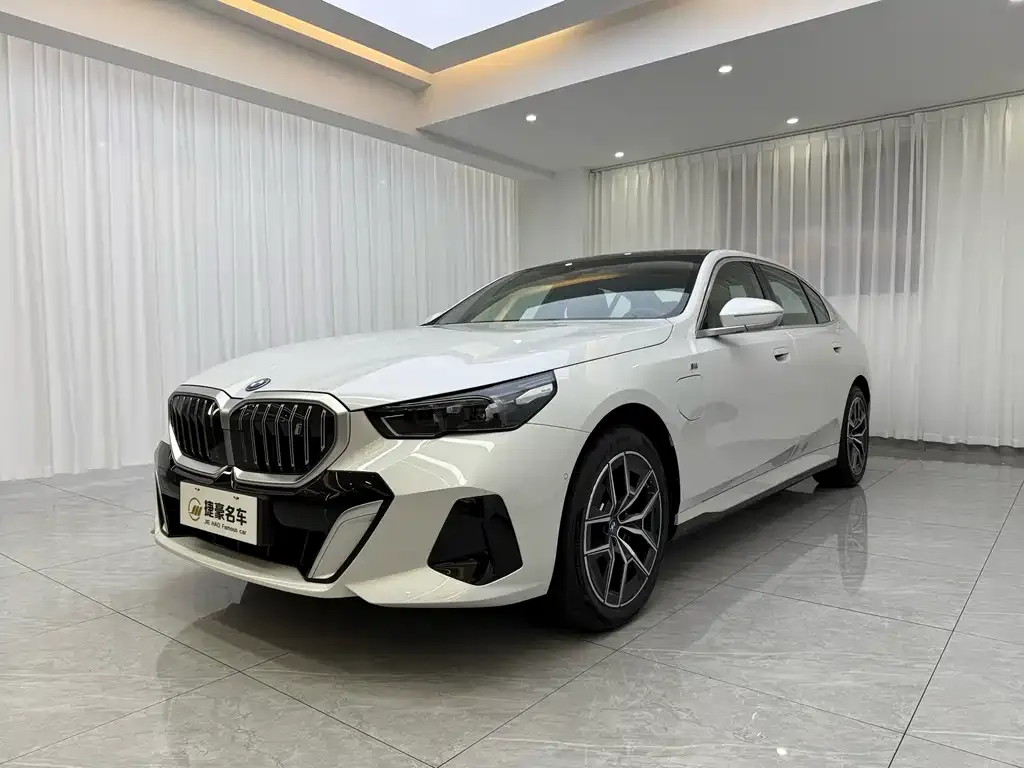 BMW i5 — фото 1