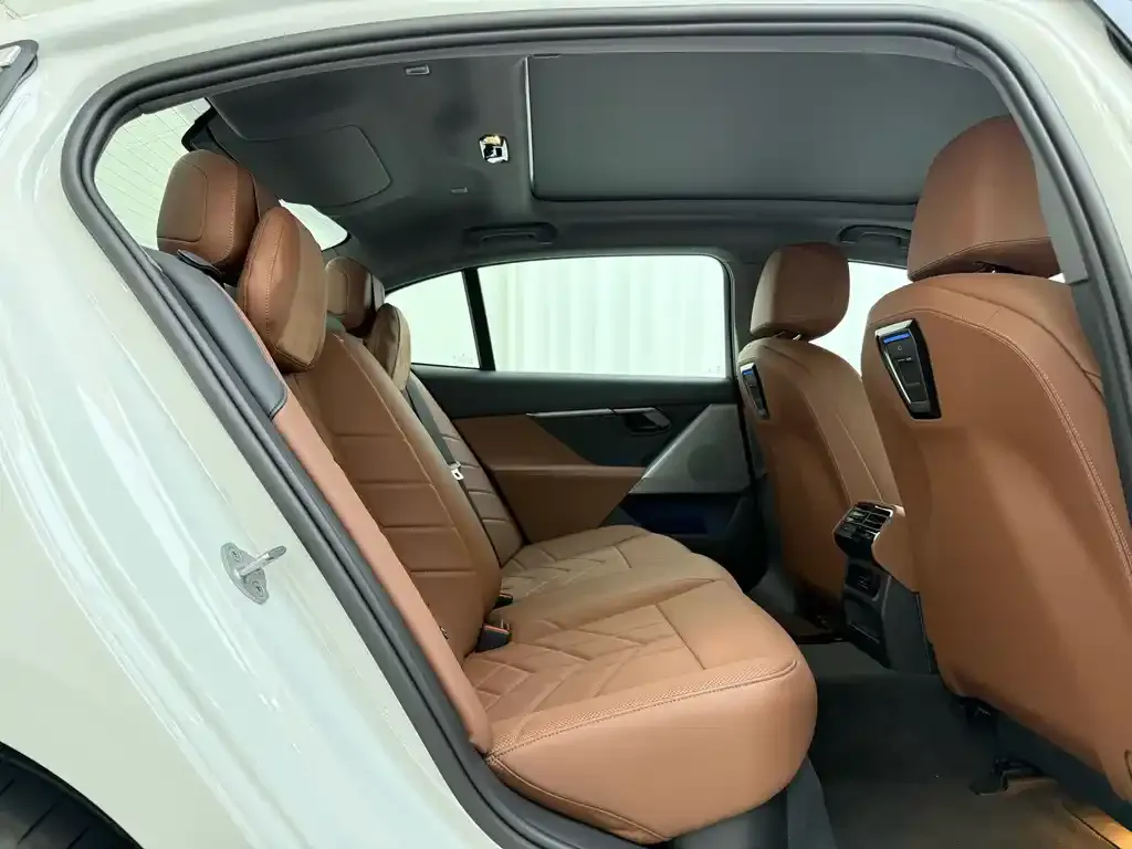 BMW i5 — фото 10