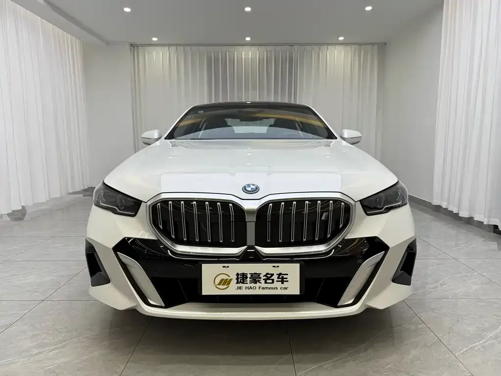 BMW i5 — фото 2