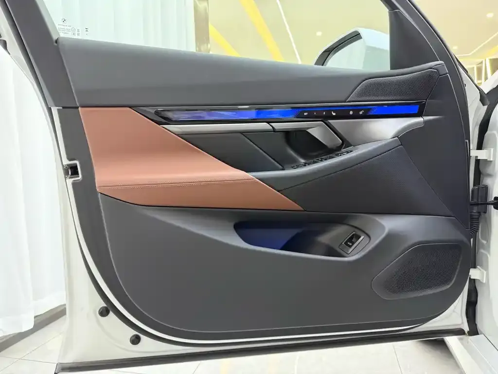 BMW i5 — фото 4