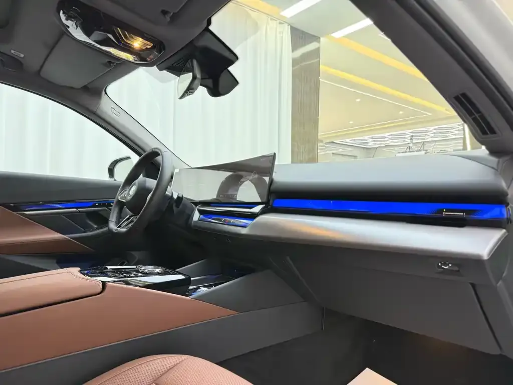 BMW i5 — фото 9