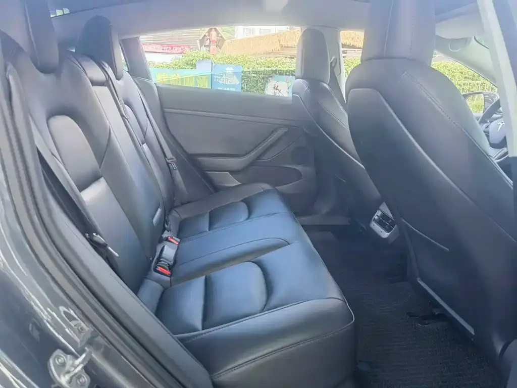 Tesla Model 3 — фото 10