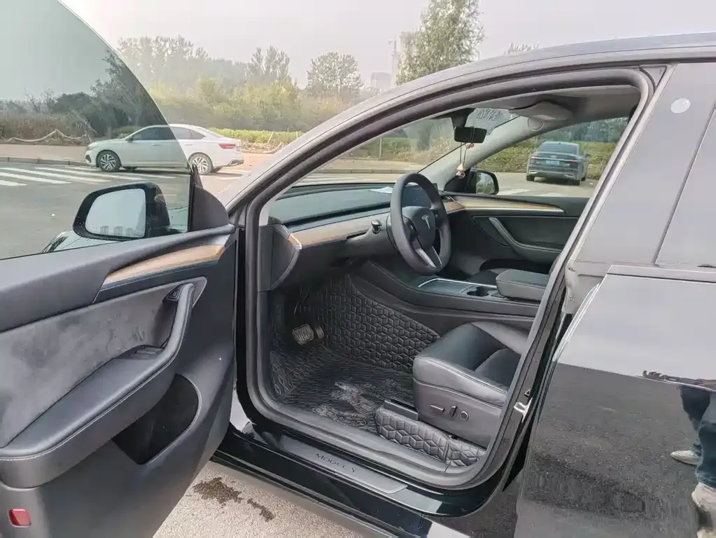 Tesla Model Y — фото 4