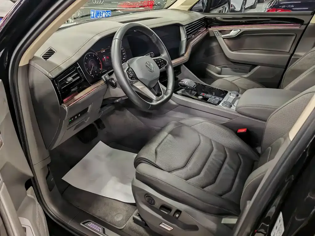 Volkswagen Touareg 2022 из CN, фото 9