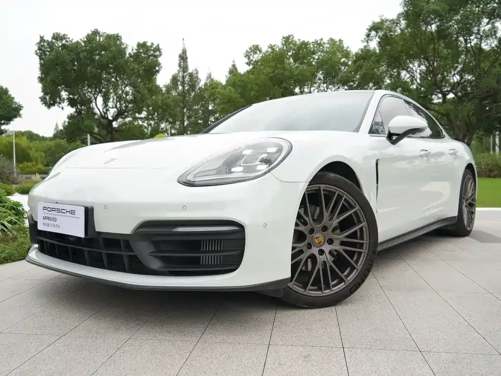 Porsche Panamera — фото 1