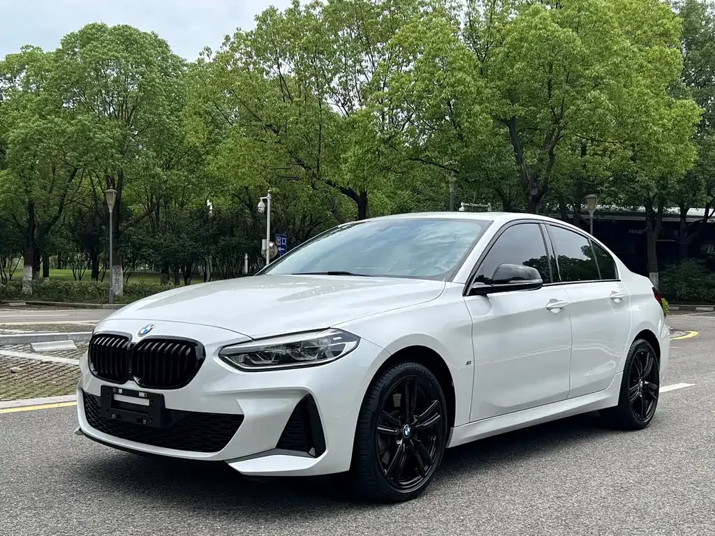 BMW 1 Series 2021 из CN, фото 1